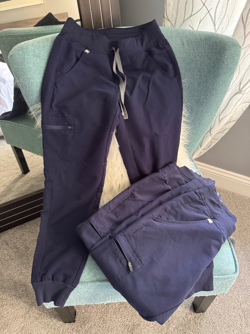 Women’s FIGS Navy Drawstring Jogger Pants - Comfortable Everyday Wear